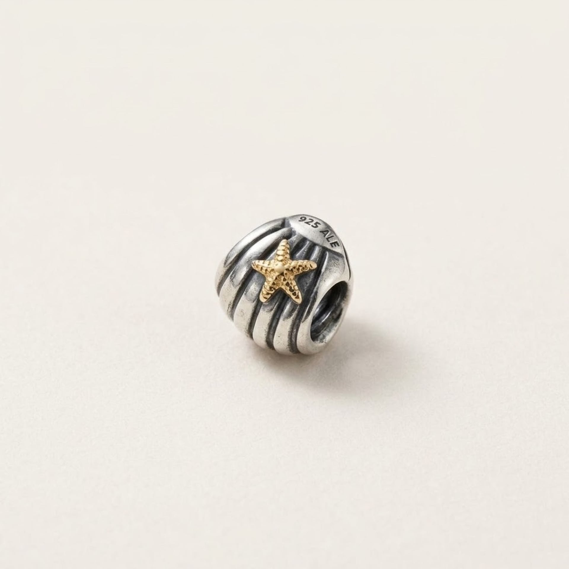 Sea Shell Charm with 14K Gold — Excellent (M-) Necklaces & pendants