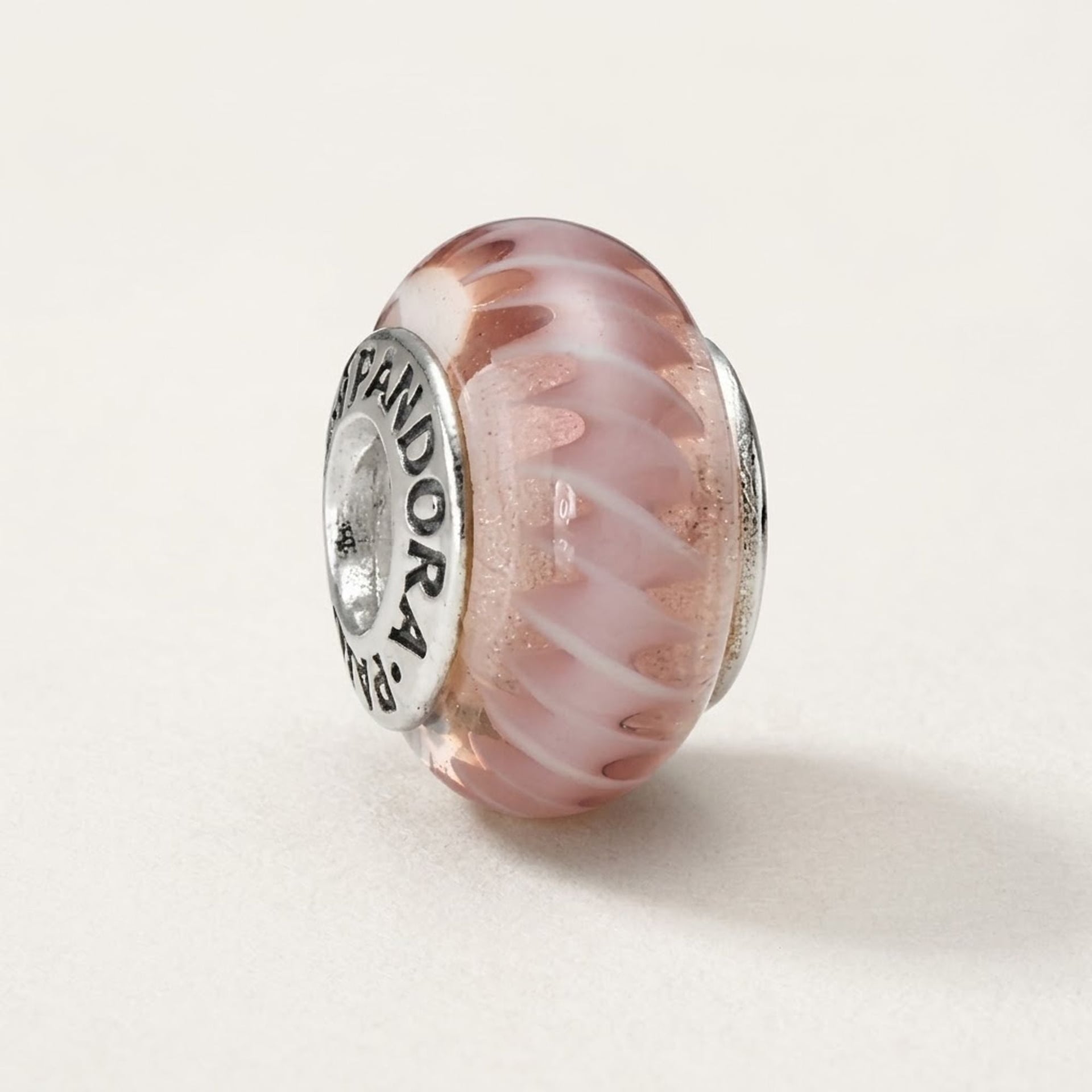 Pink Zig Zag Charm — Exzellenter Zustand (M-) Ketten & Anhänger