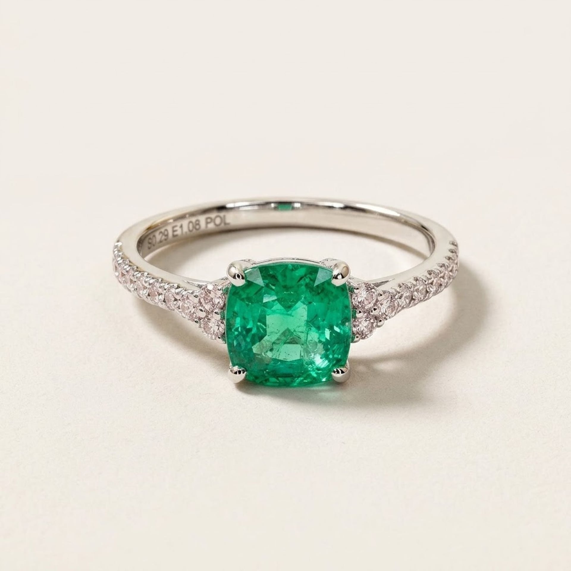 Smaragd Ring 14k Weissgold, 1.08 ct mit 0.29 ct Diamanten — Neuwertig (N) Ringe