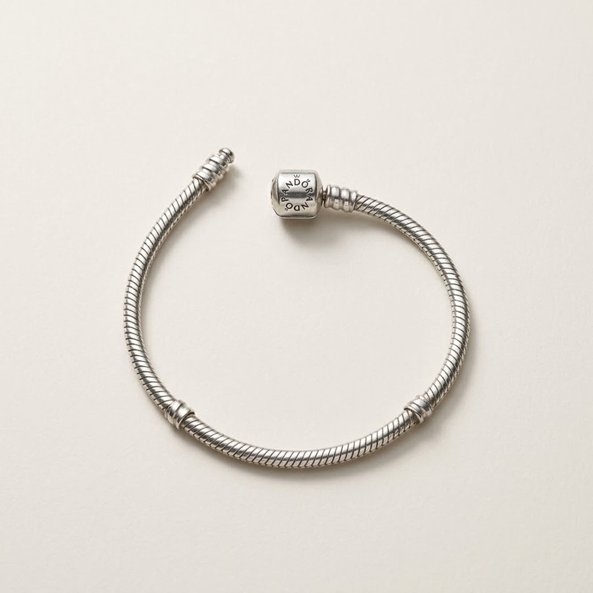 Schlangenkette Armband mit Tonnenverschluss — Foto 1 von 3