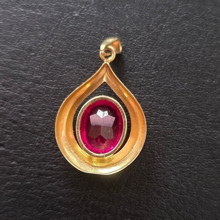 Gold Pendant with Ruby — Good (VG) Necklaces & pendants