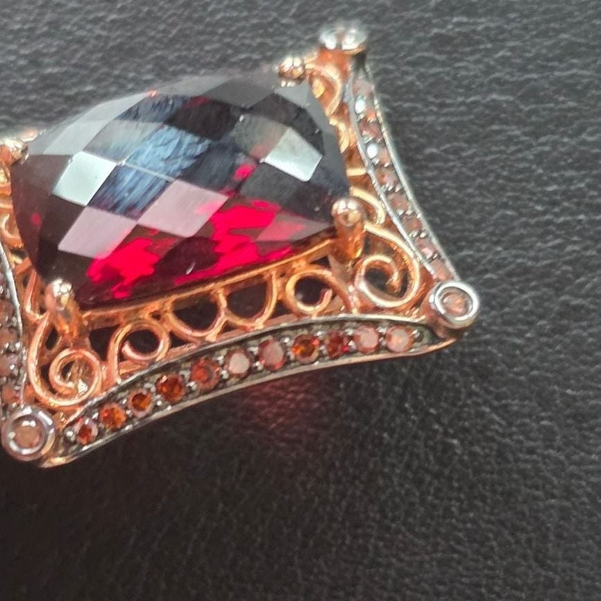 Rose Gold Pendant with Large Garnet — Very good / fine (VG+) Necklaces & pendants