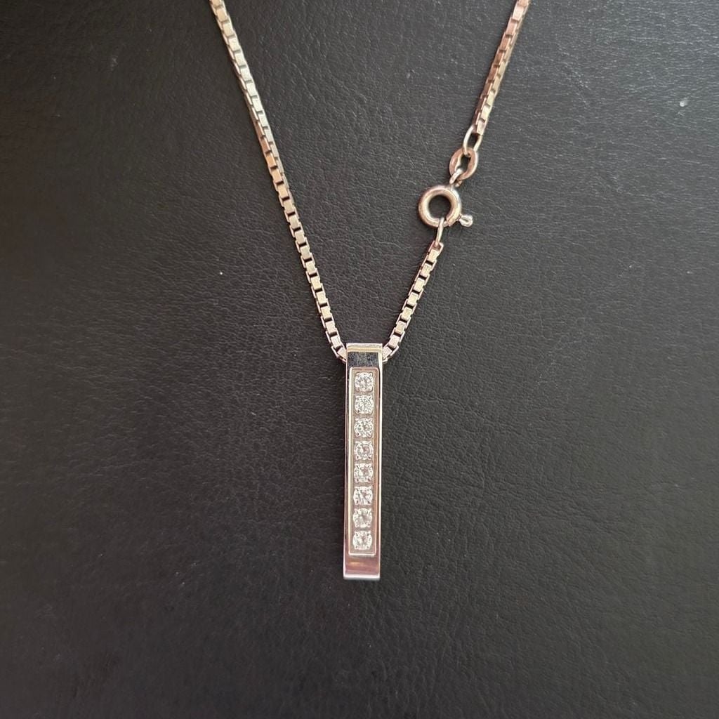 Silver Chain with Healing Magnet — Very good / fine (VG+) Necklaces & pendants