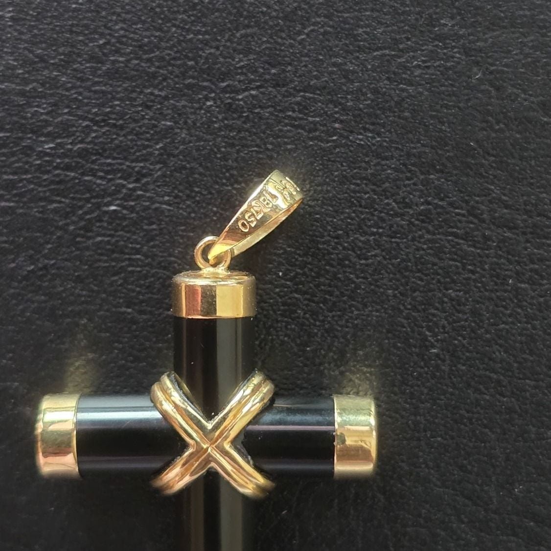 Onyx Cross Pendant — Very good / fine (VG+) Necklaces & pendants