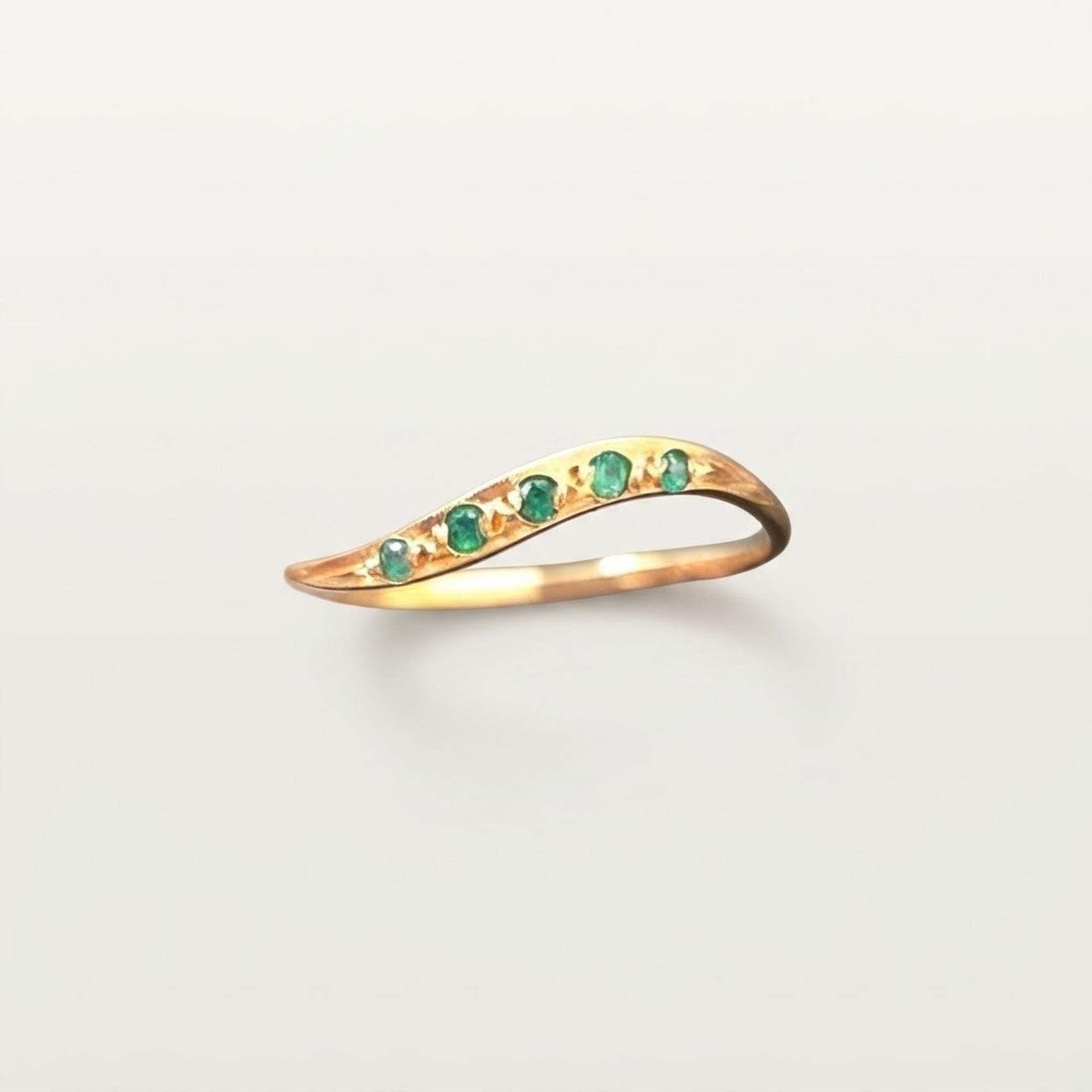 750 Gold Ring — Good (VG) Rings