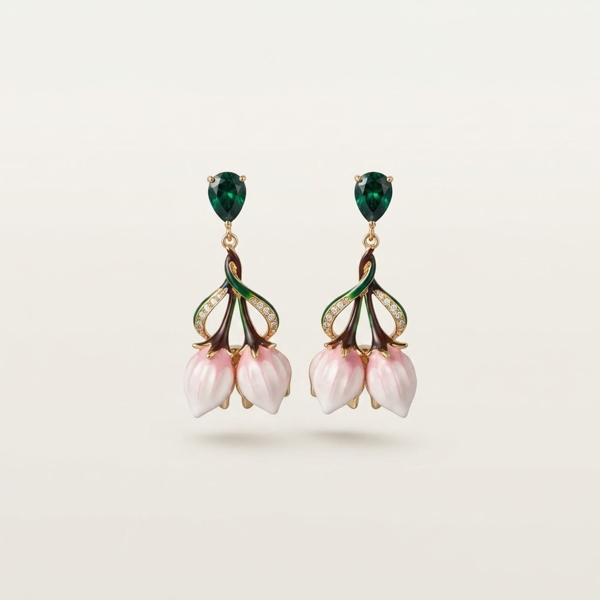 Handbemalte Magnolien-Ohrringe, 925 Silber vergoldet — Mint (M) Earrings