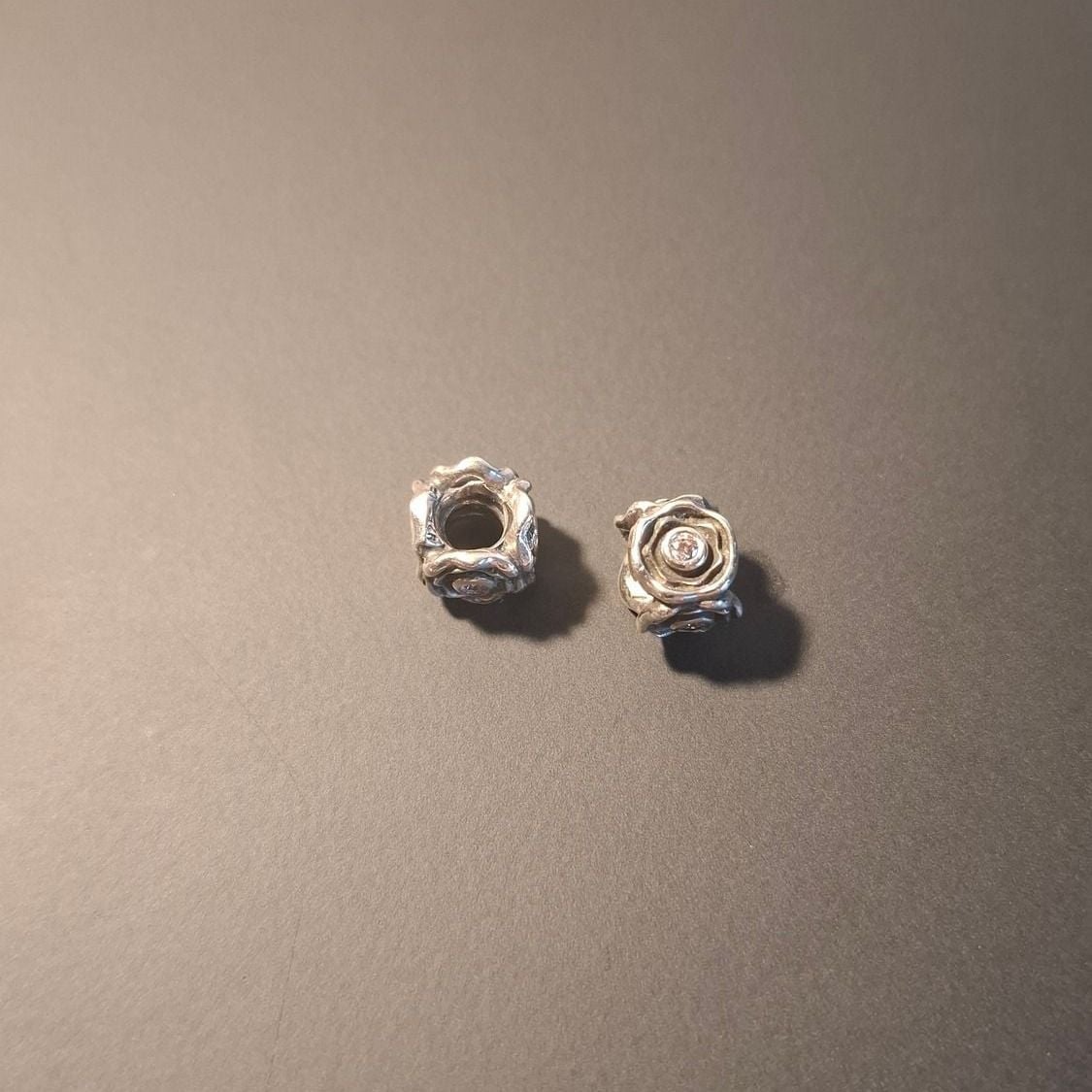 Sterling Silver Charm rose Zirkonia 2 Stück — Exzellenter Zustand (M-) Ketten & Anhänger