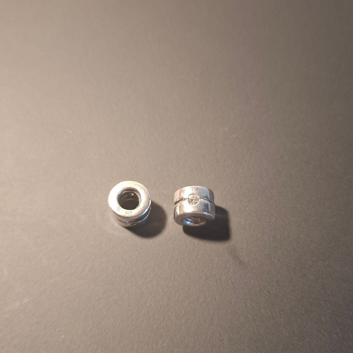 Barrel Charm 2 Stück — Exzellenter Zustand (M-) Ketten & Anhänger