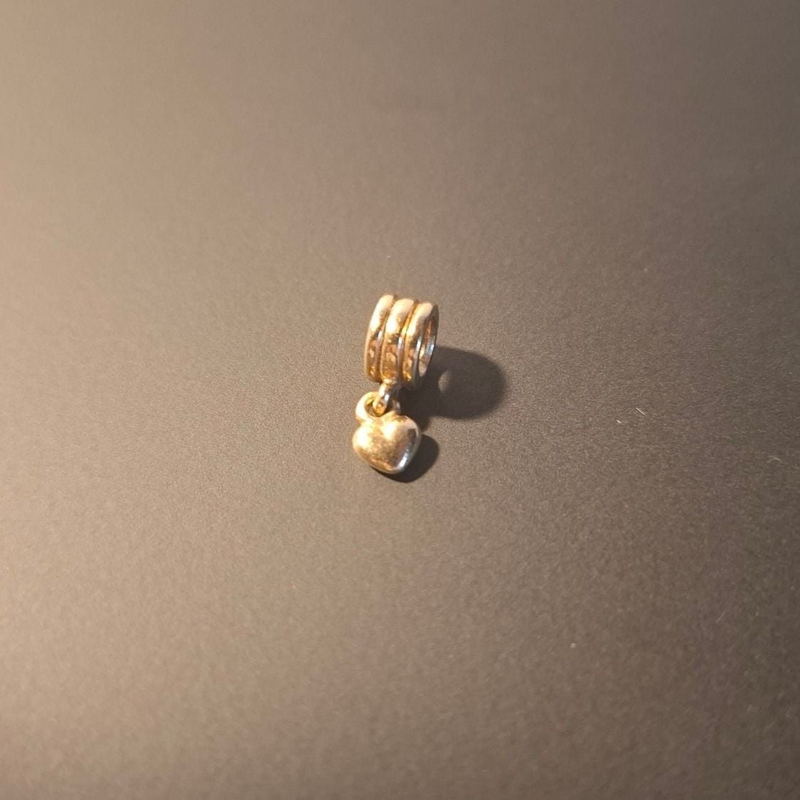 14K Gold Hanging Heart Charm — Excellent (M-) Necklaces & pendants