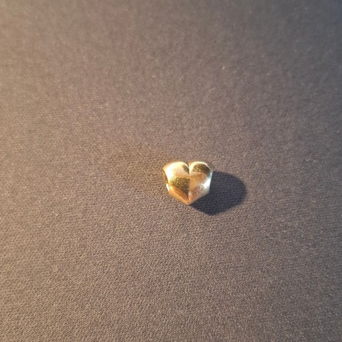 14K Gold Heart Charm — Very good / fine (VG+) Necklaces & pendants
