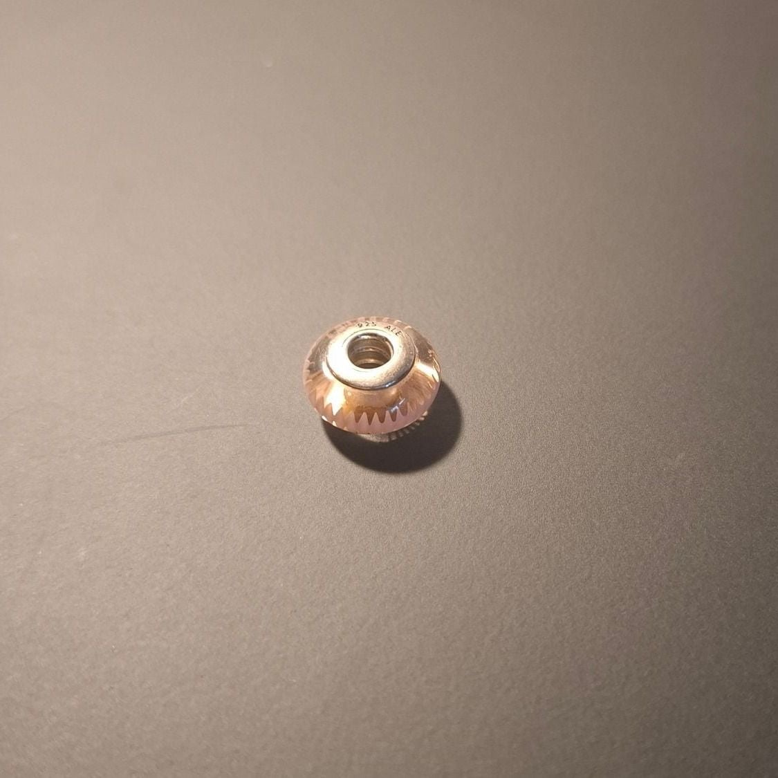 Pink Zig Zag Charm — Excellent (M-) Colliers & pendentifs