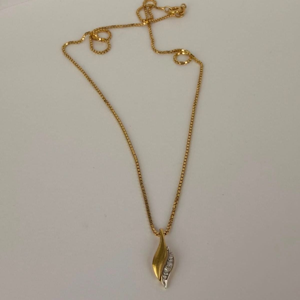 Venetian Chain with Brilliant-Cut Diamonds in Pendant — Very good / fine (VG+) Necklaces & pendants