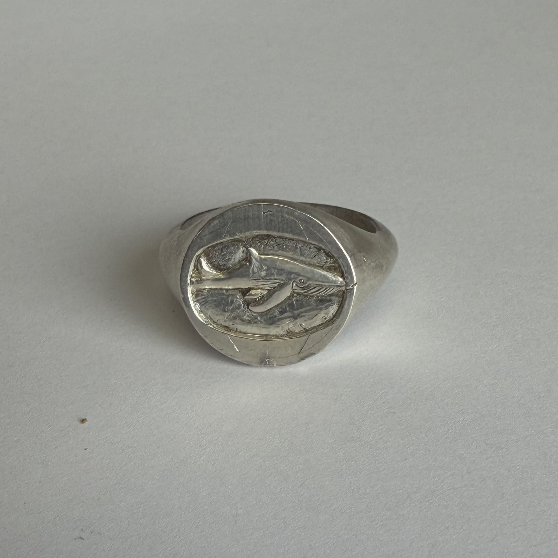 Handgravierter Signetring Buckelwal Grösse 55 — rings