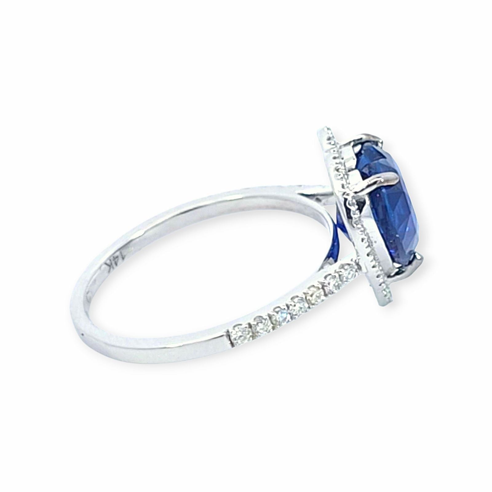 Saphir-Ring aus 14 Karat Weissgold, 3.47 ct mit 0.29 ct Diamanten — Neuwertig (N) Ringe