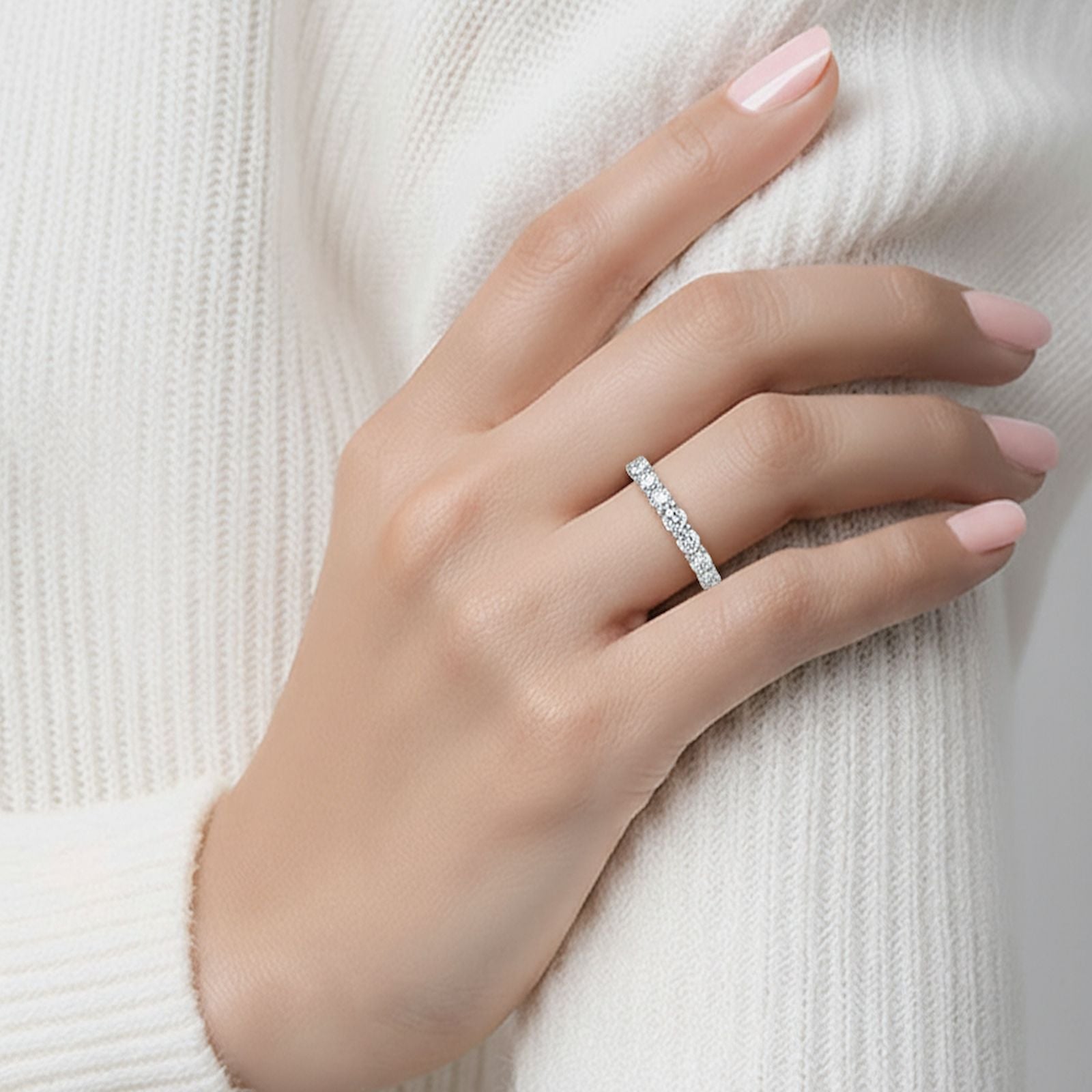 Alliance-Ring aus 14 Karat Weissgold mit Labor-Diamanten — Neuwertig (N) Ringe