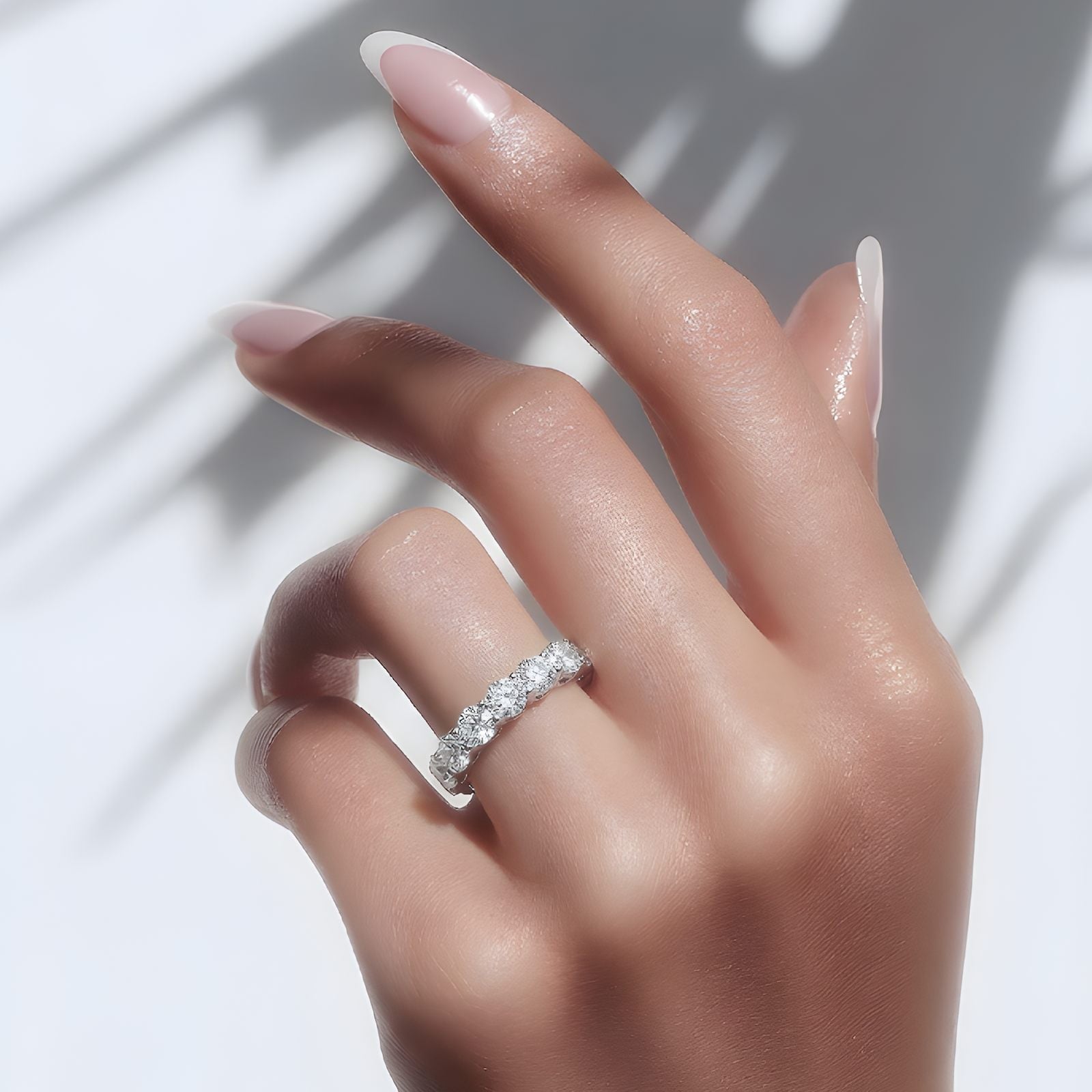 Alliance-Ring aus 14 Karat Weissgold mit Labor-Diamanten — Neuwertig (N) Ringe