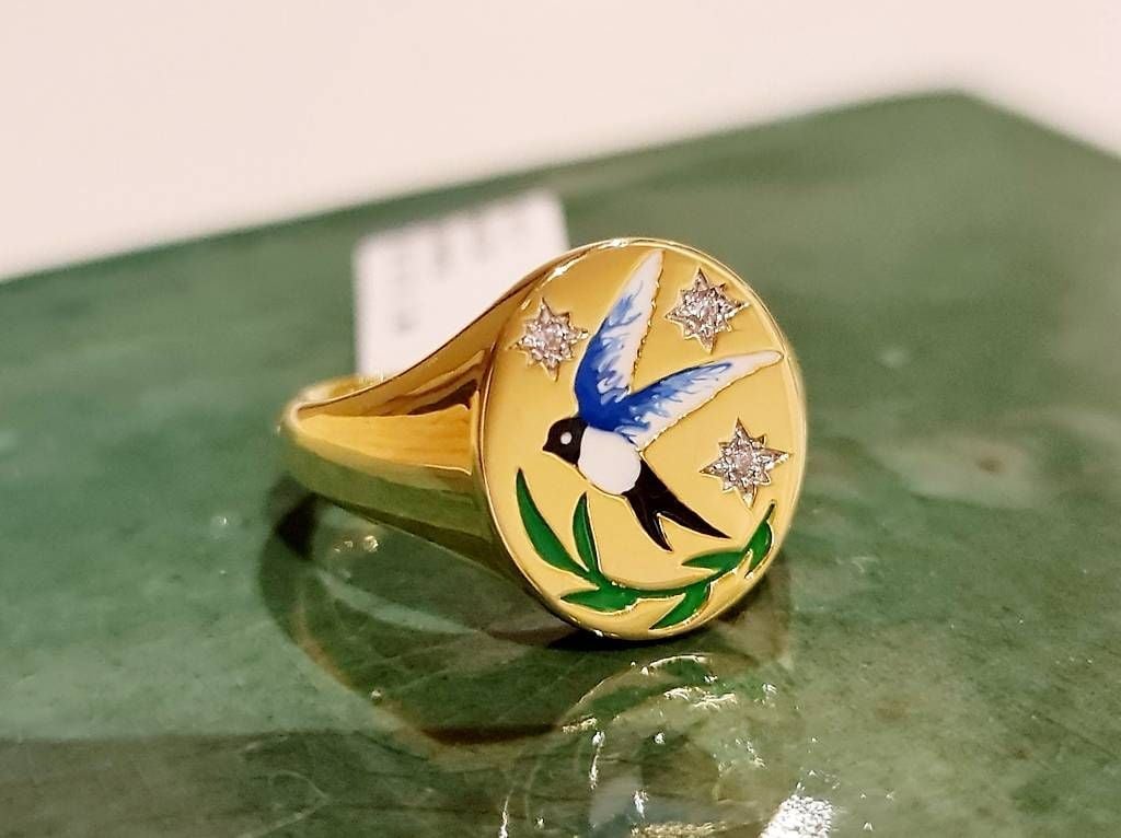 Swallow Signet Ring Yellow Gold Size 55 — Mint (M) Rings
