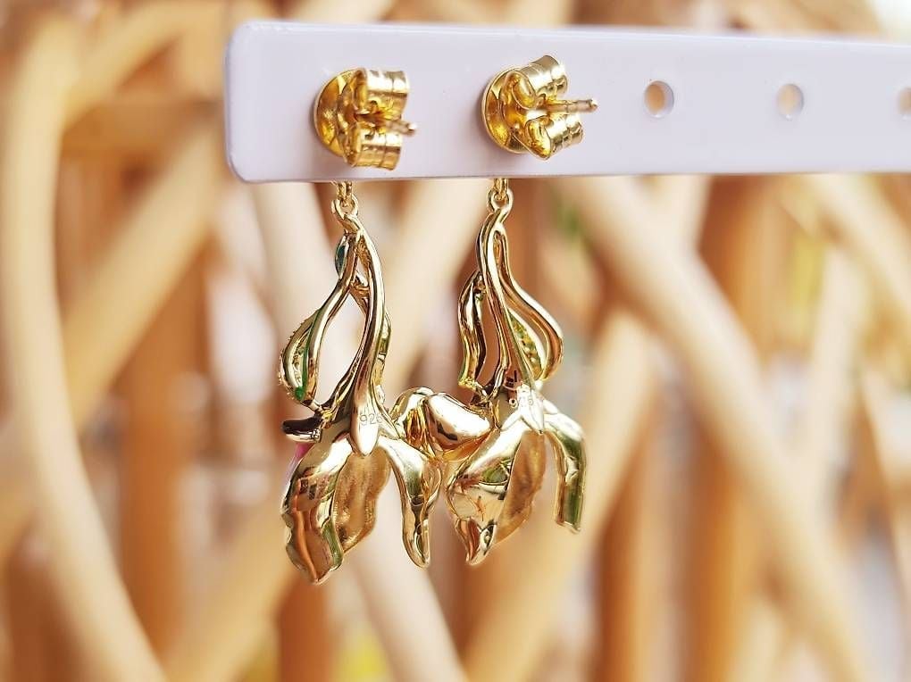 Handbemalte Magnolien-Ohrringe, 925 Silber vergoldet — Mint (M) Earrings