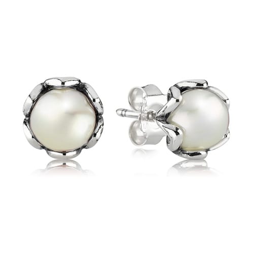 Cultured Elegance Stud Earrings