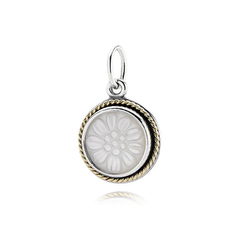 Daisy Signet Pendant, Mother Of Pearl
