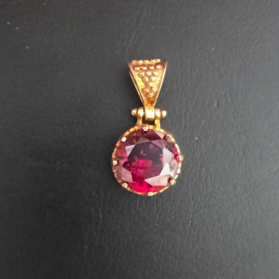 Pendant — Very good / fine (VG+) Necklaces & pendants