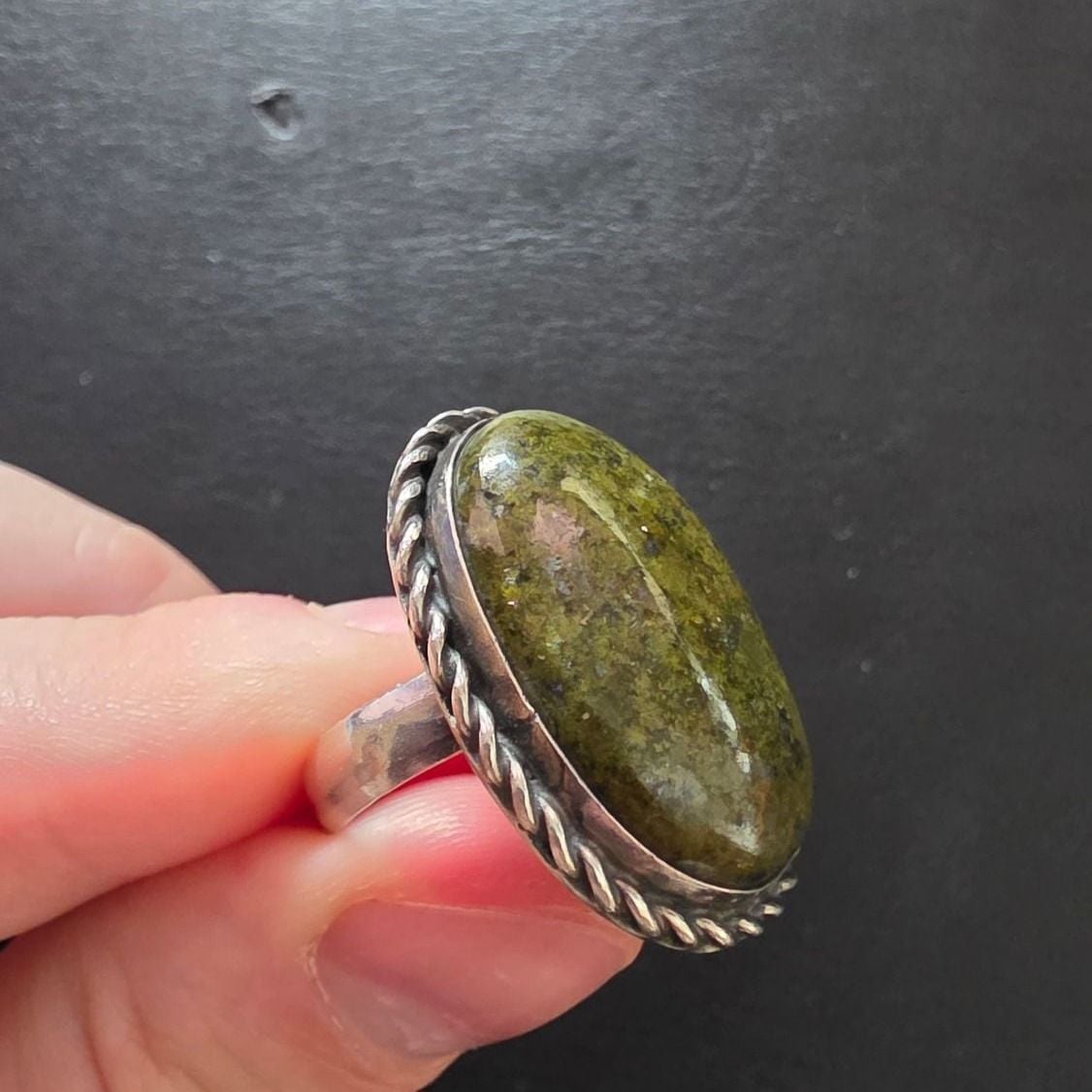 Serpentin Ring — Very Good / Fine (VG+) Ringe