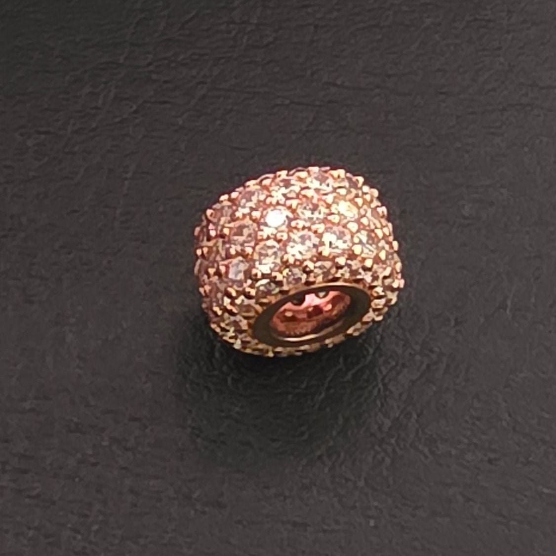 Charm pavé brillante de tres hileras — Estado excelente (M-) Collares y colgantes