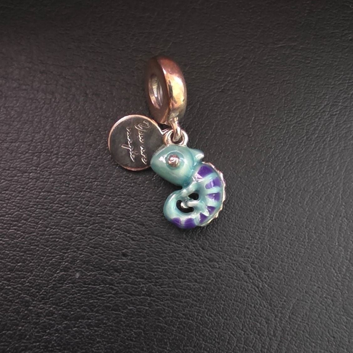 Color-Changing Chameleon Charm Pendant — Good (VG) Necklaces & pendants