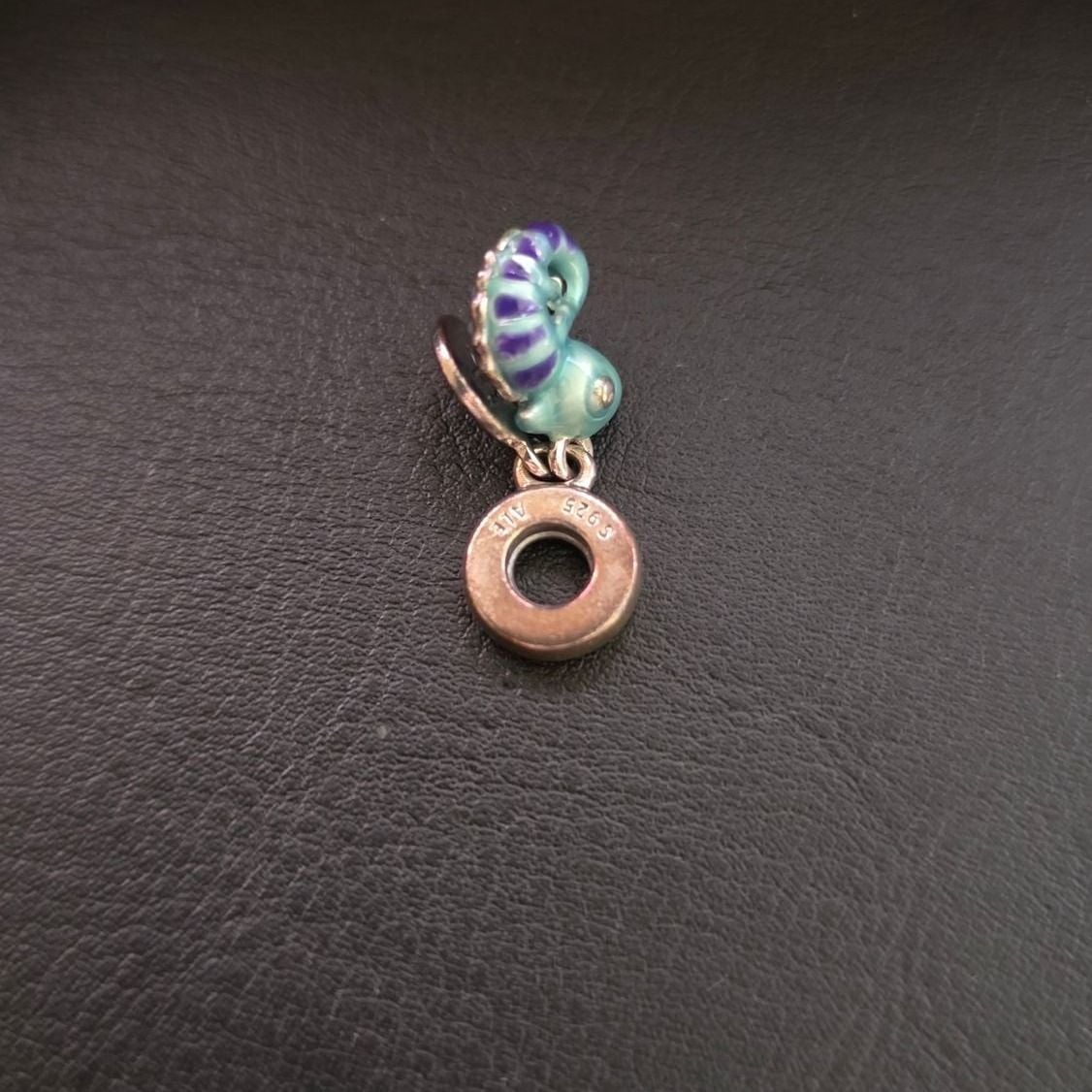 Color-Changing Chameleon Charm Pendant — Good (VG) Necklaces & pendants