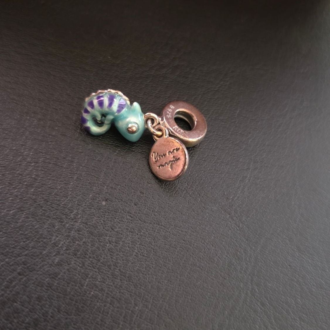 Color-Changing Chameleon Charm Pendant — Good (VG) Necklaces & pendants