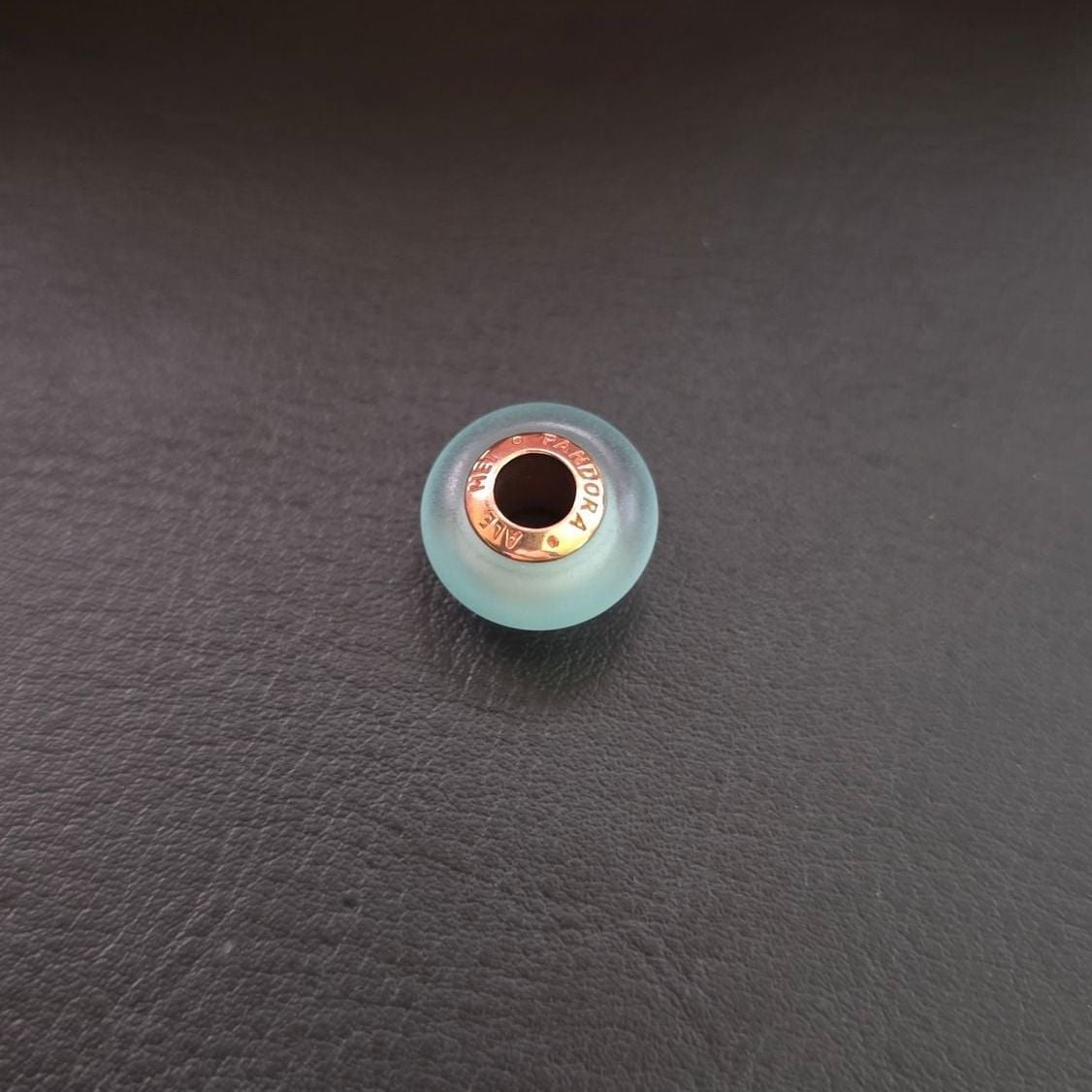 Charm in vetro di Murano azzurro opaco — Molto buono/pregiato (VG+) Collane e pendenti