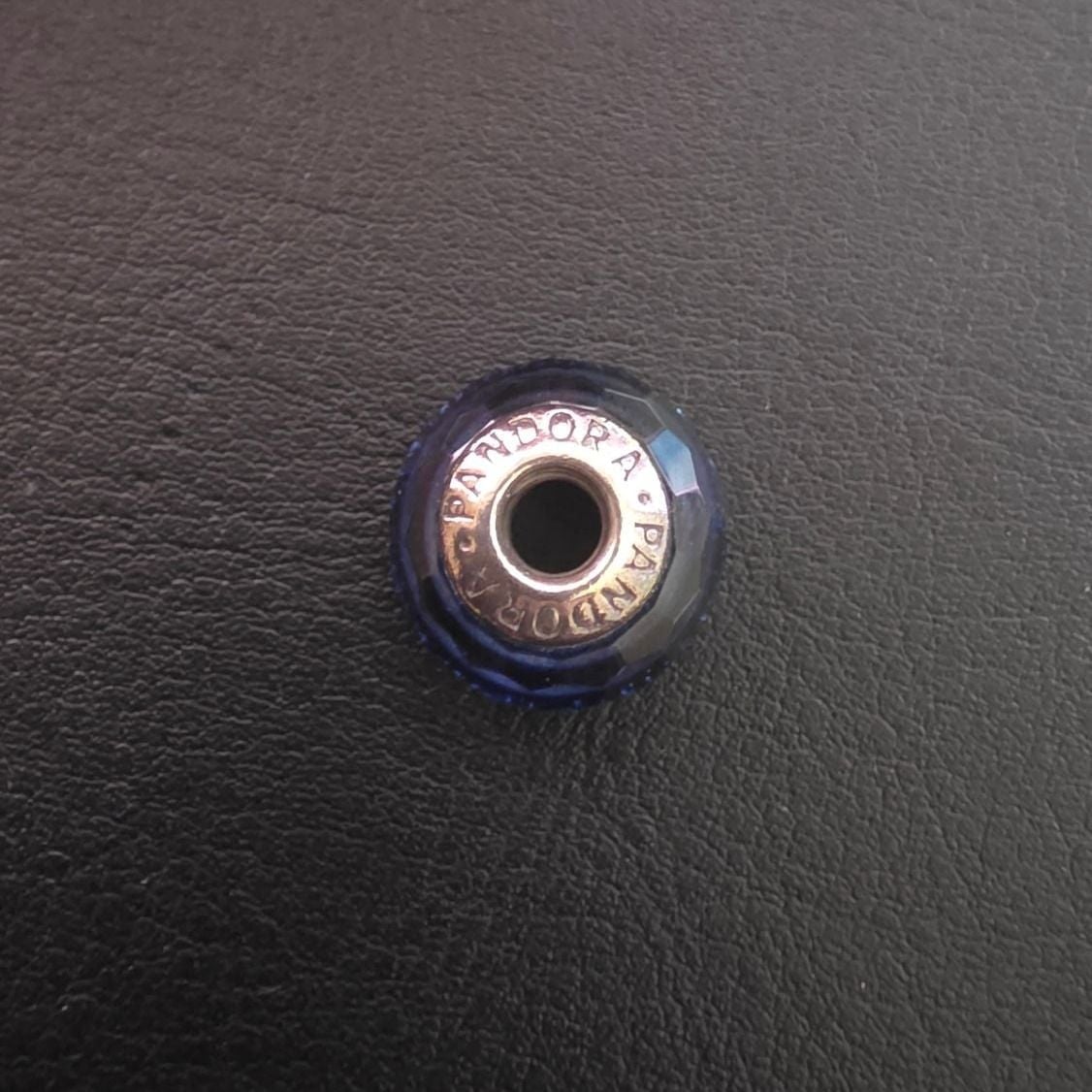 Wellenförmiges dunkelblaues Murano-Glas Charm — Very Good / Fine (VG+) Ketten & Anhänger