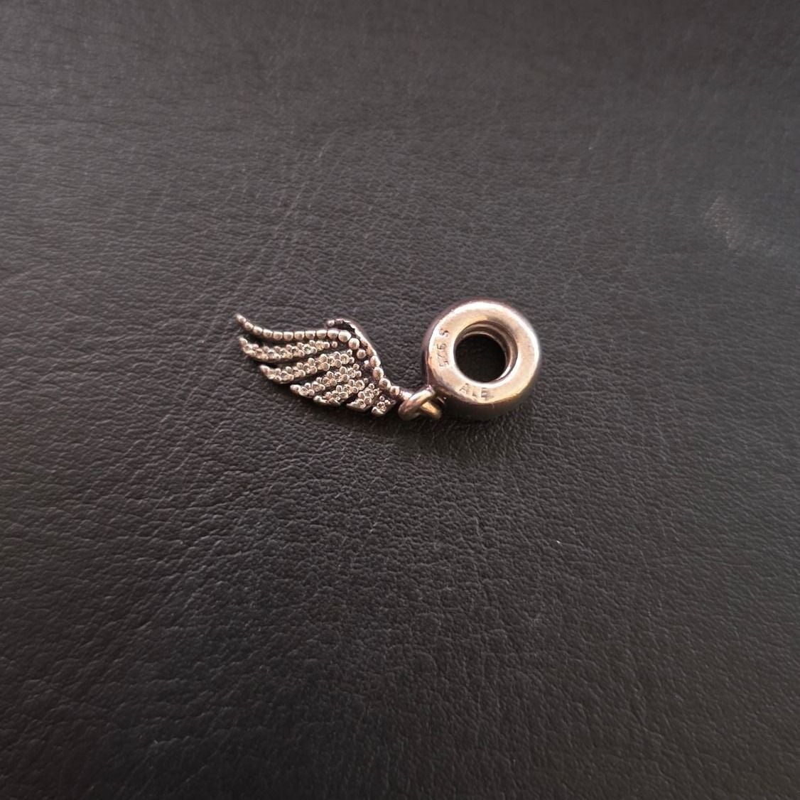 Majestic Feather Dangle Charm — Very good / fine (VG+) Necklaces & pendants