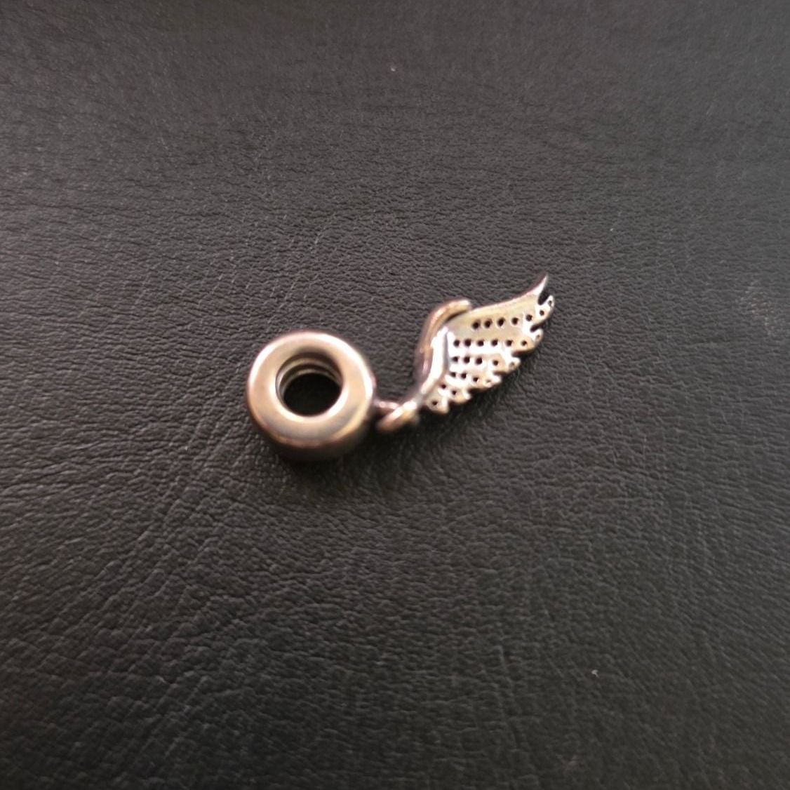 Majestic Feather Dangle Charm — Very good / fine (VG+) Necklaces & pendants