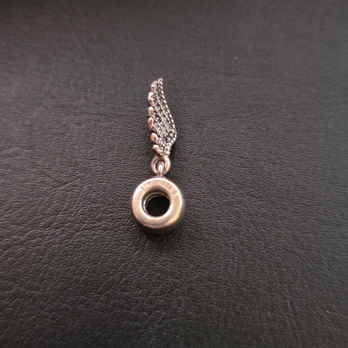 Majestic Feather Dangle Charm — Very good / fine (VG+) Necklaces & pendants