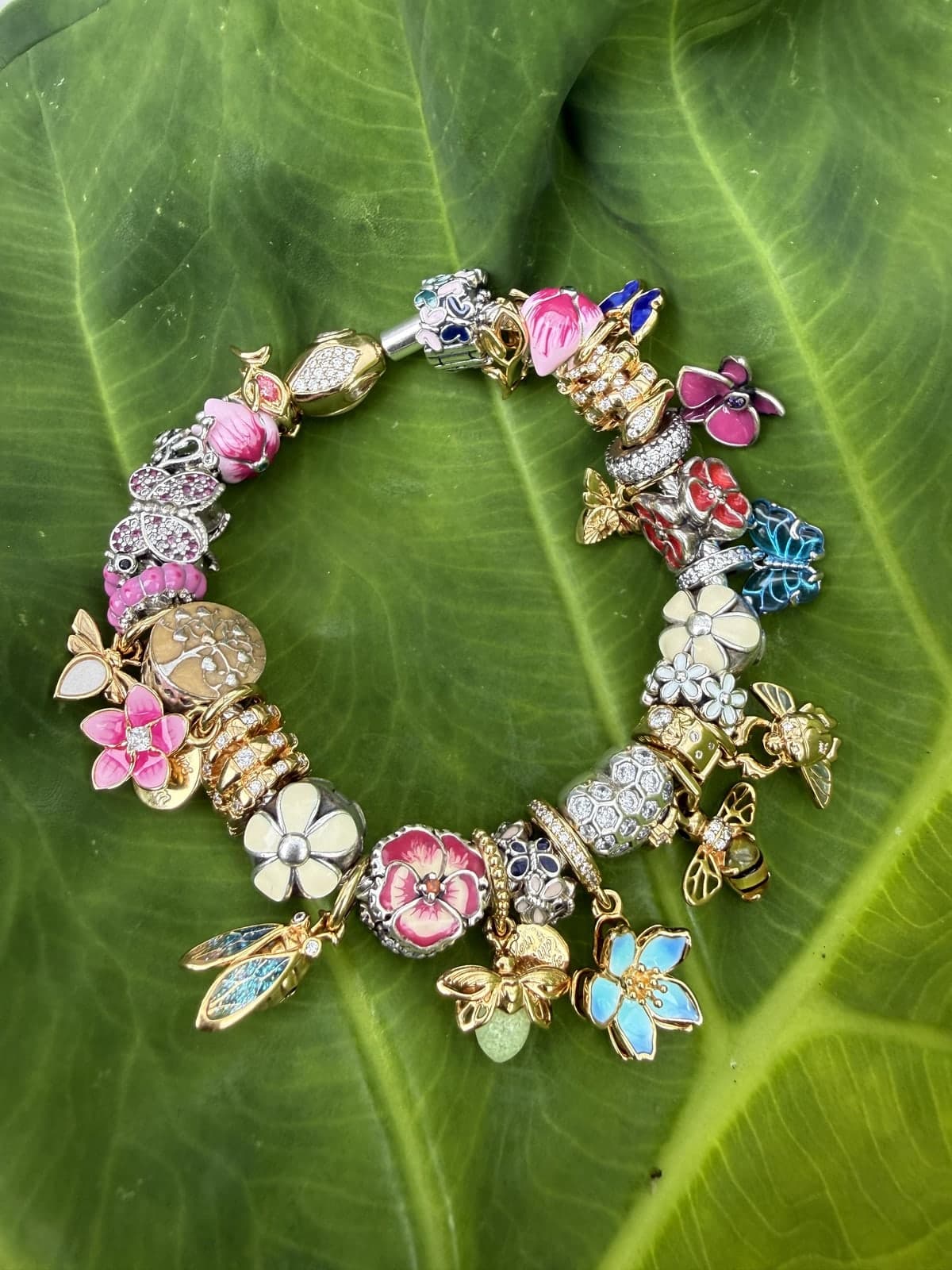 Butterfly Garden Bracelet, Pandora Inspiration von @mila_blooms: Snake Clasp & Chain Bracelet, Butterfly Arrangement Clip, Pink Tulip Charm, Curled Snake Charm