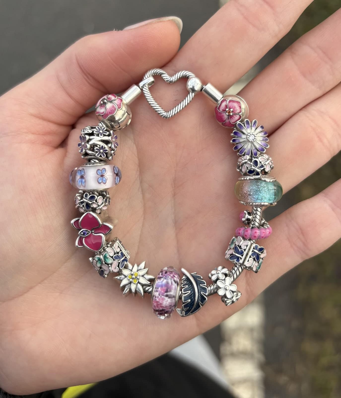 Spring Bracelet, Pandora Inspiration von @nora_sparkles: Heart Closure Snake Chain Bracelet, Pink Pansy Flower Clip, Purple Daisy Charm, Butterfly Arrangement Spacer